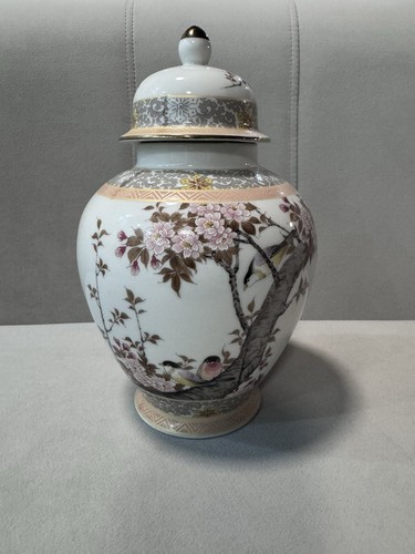 Japanische deckelvase weiß - deckelvase,
