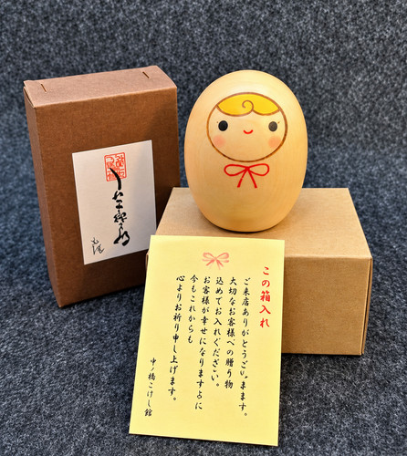 Usaburo kokeshi nabelschnurbox - kokeshi,